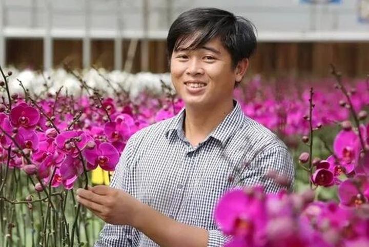 Xu hướng 4 kiểu áo sơ mi dìm dáng, xỉn: Hotspot Matrix tiết lộ bí quyết video viral